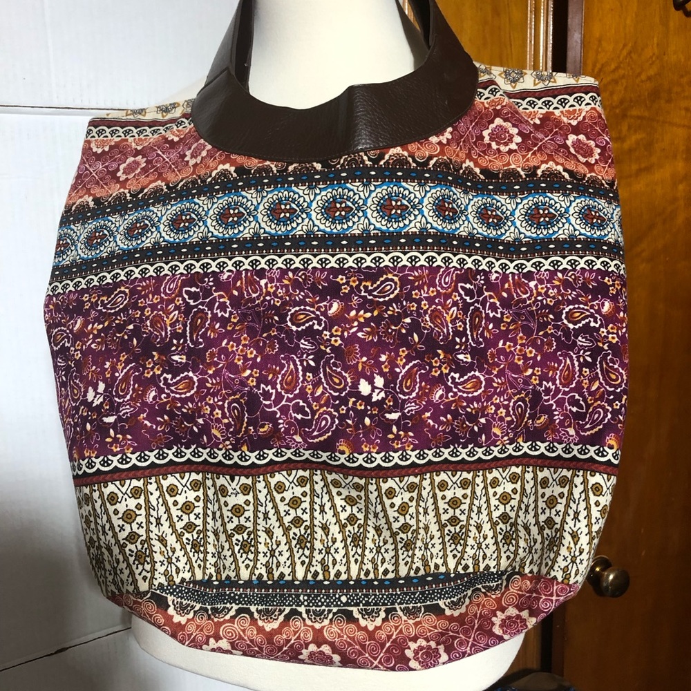 No name tote/ computer bag. New condition 18”W 16” tall shoulder strap. Paisley